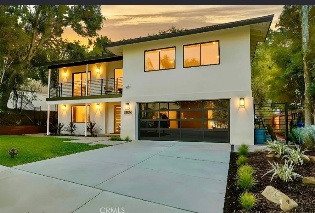 LUXURIOUS PRIMARY SUITE